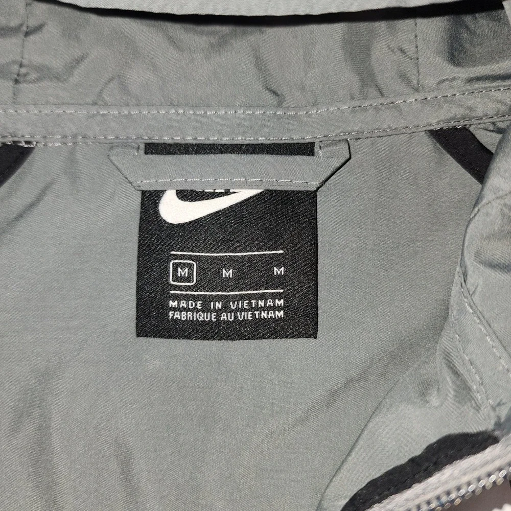 Nike Boys Windrunner Windbreaker Jacket Black Grey Packable Hooded Youth Medium